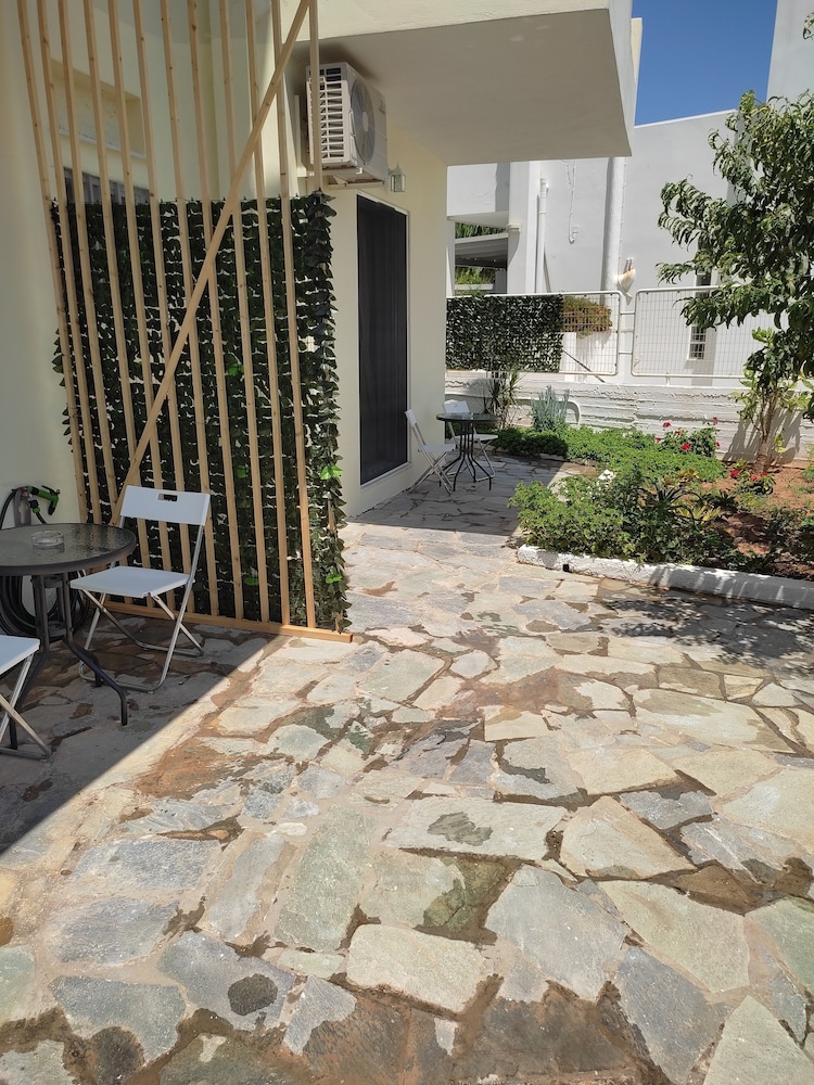 Economy Room, 1 Queen Bed, Courtyard View photo 3