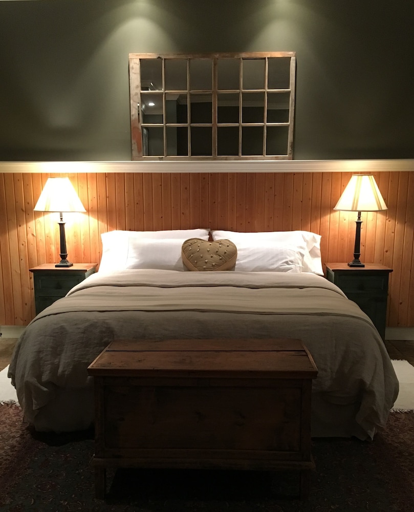 Luxury Suite, 1 King Bed, Ground Floor
