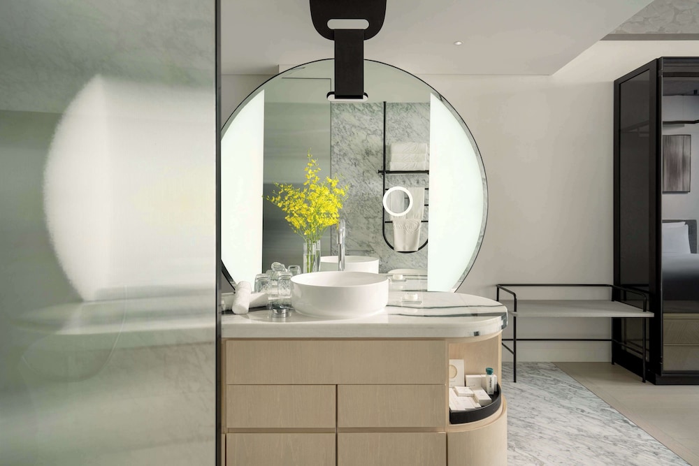 Executive Room - Photo 8