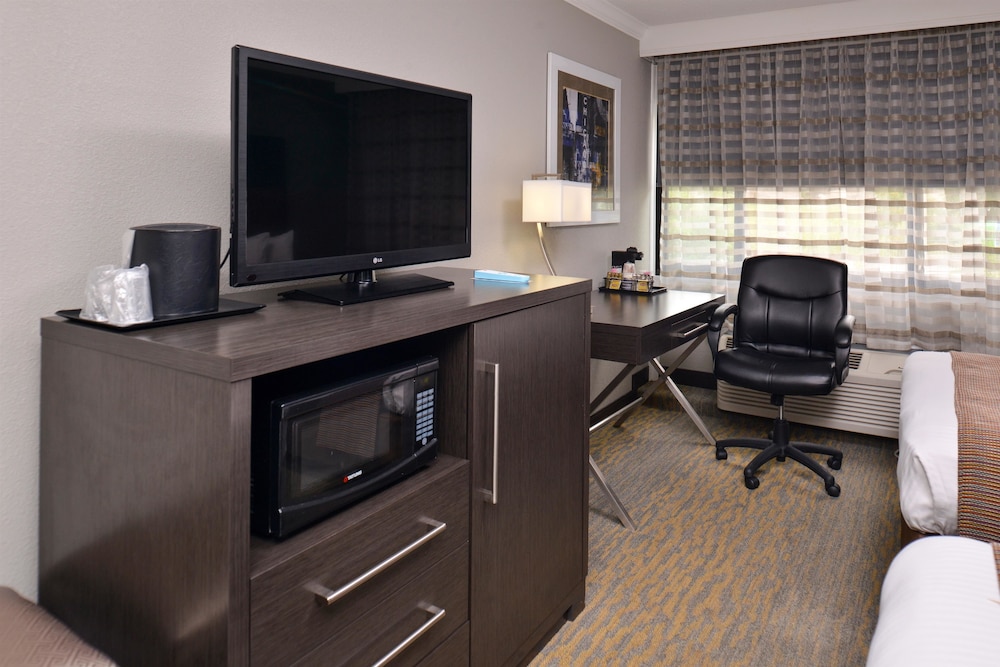 Standard Room, 2 Double Beds, Non Smoking, Refrigerator & Microwave - Photo 3