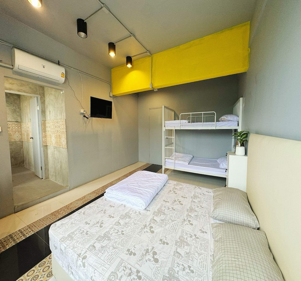 Family Studio Suite, Shared Bathroom photo 3