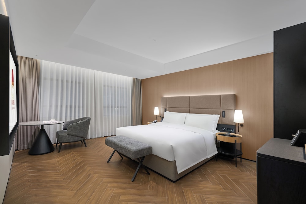 Mansion Kingbed Room - Photo 4
