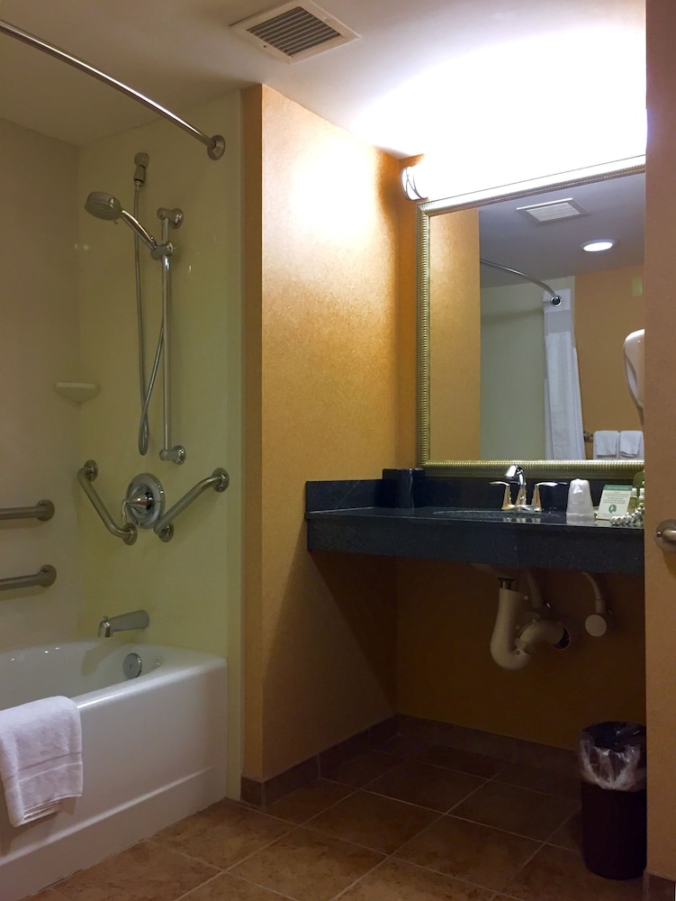 Standard Room, 2 Queen Beds, Accessible (Communications) - Photo 6