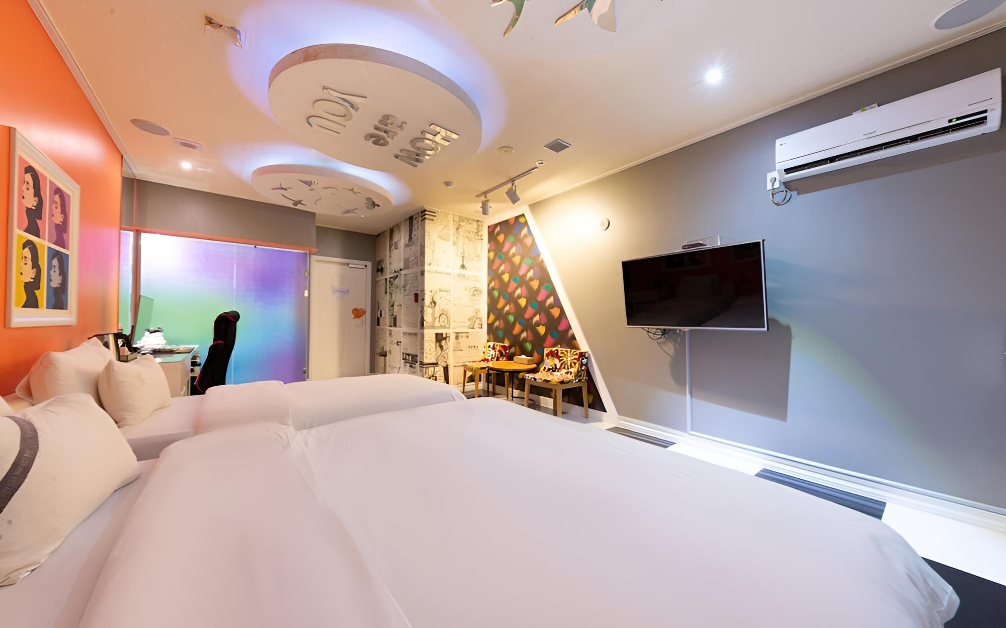 Room (Deluxe twin / single bed + double bed) - Photo 2