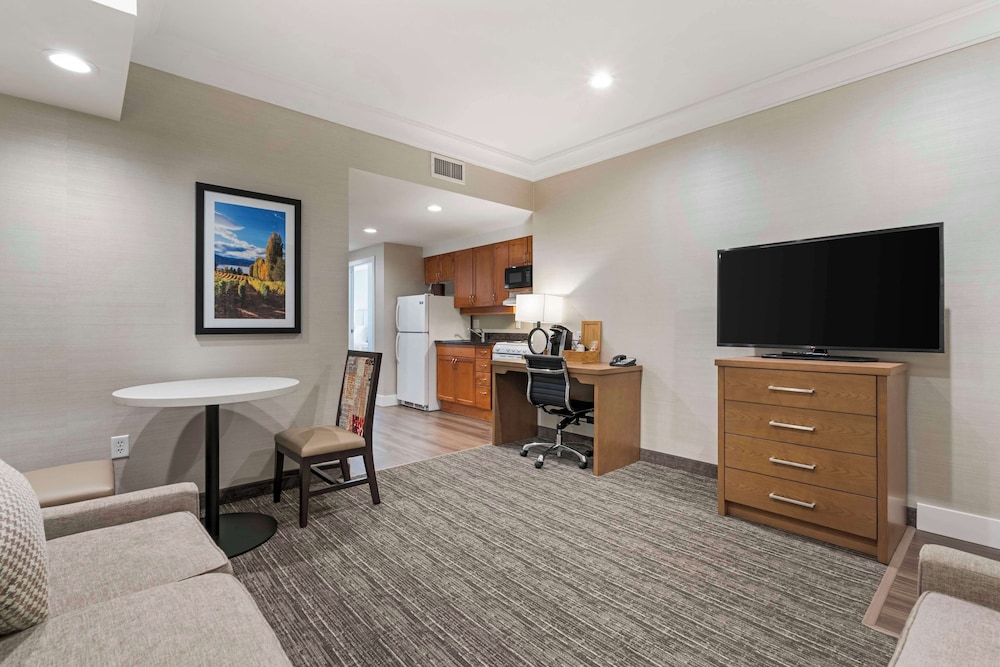 Suite, 2 Queen Beds, Non Smoking, Kitchen (Full Kitchen) - Photo 10