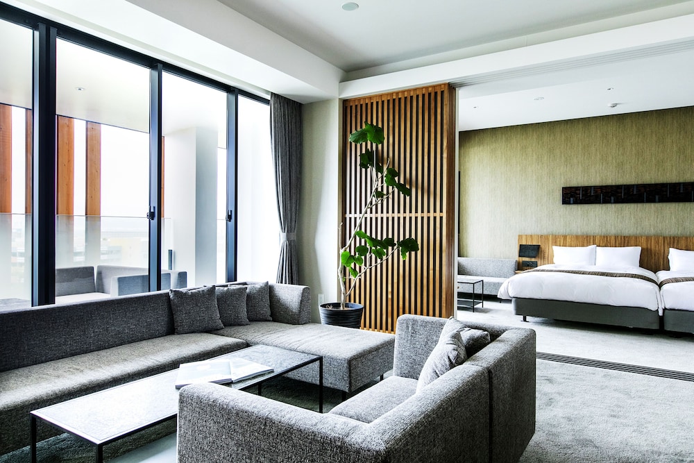Luxury Suite - Photo 8