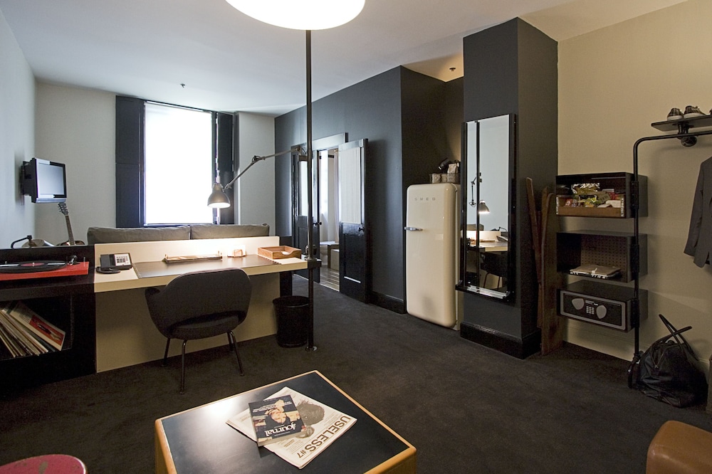Suite, 1 King Bed, City View
