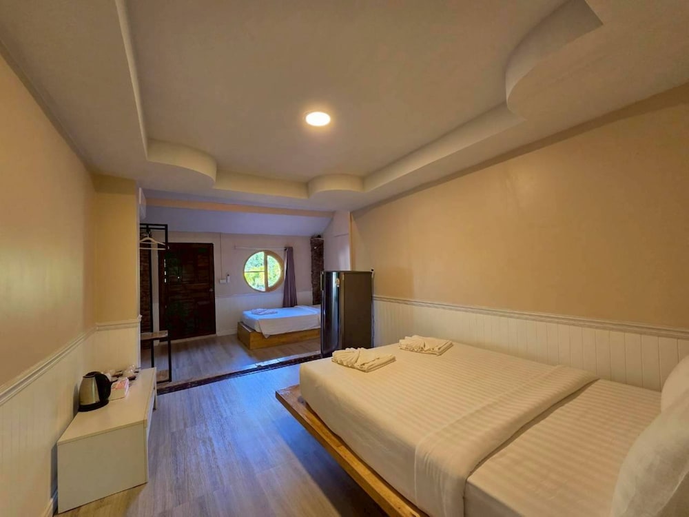 Deluxe Suite - Photo 5