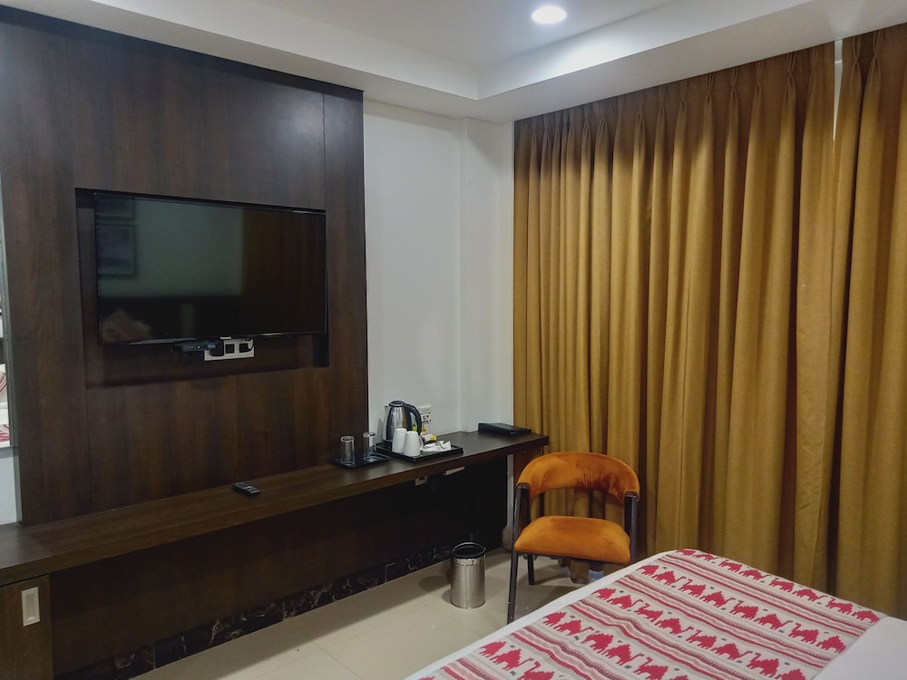 Superior Room, 1 King Bed, Non Smoking - Photo 3