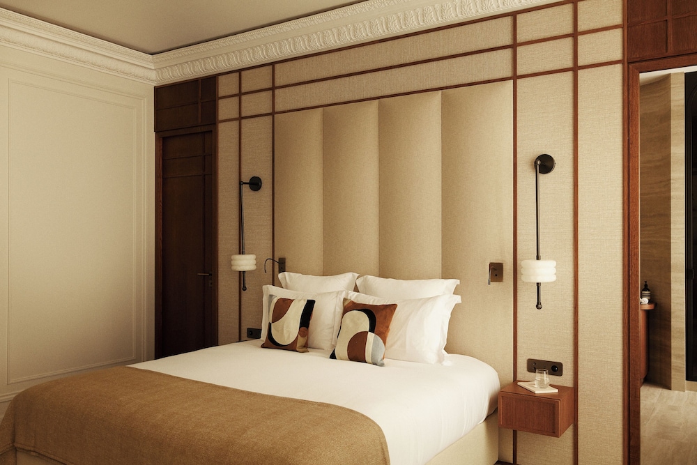 Signature Suite, 3 Bedrooms, City View photo 2