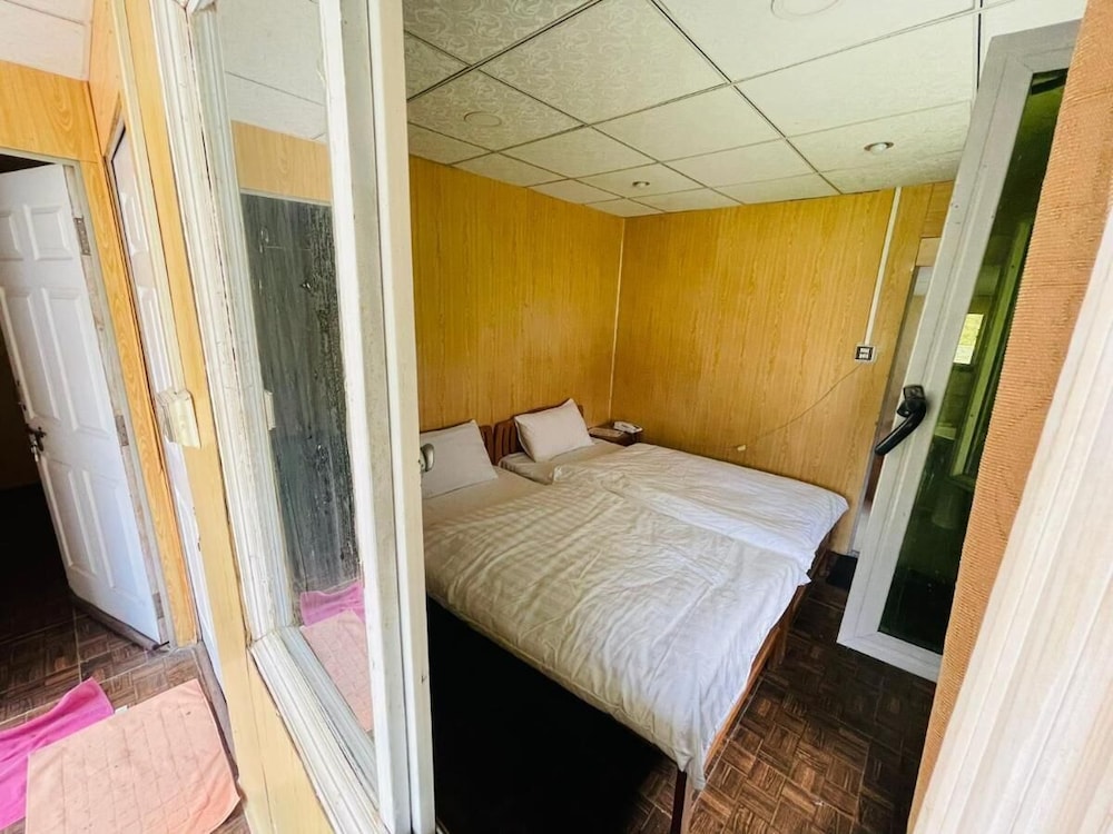 Deluxe Double Room - Photo 11