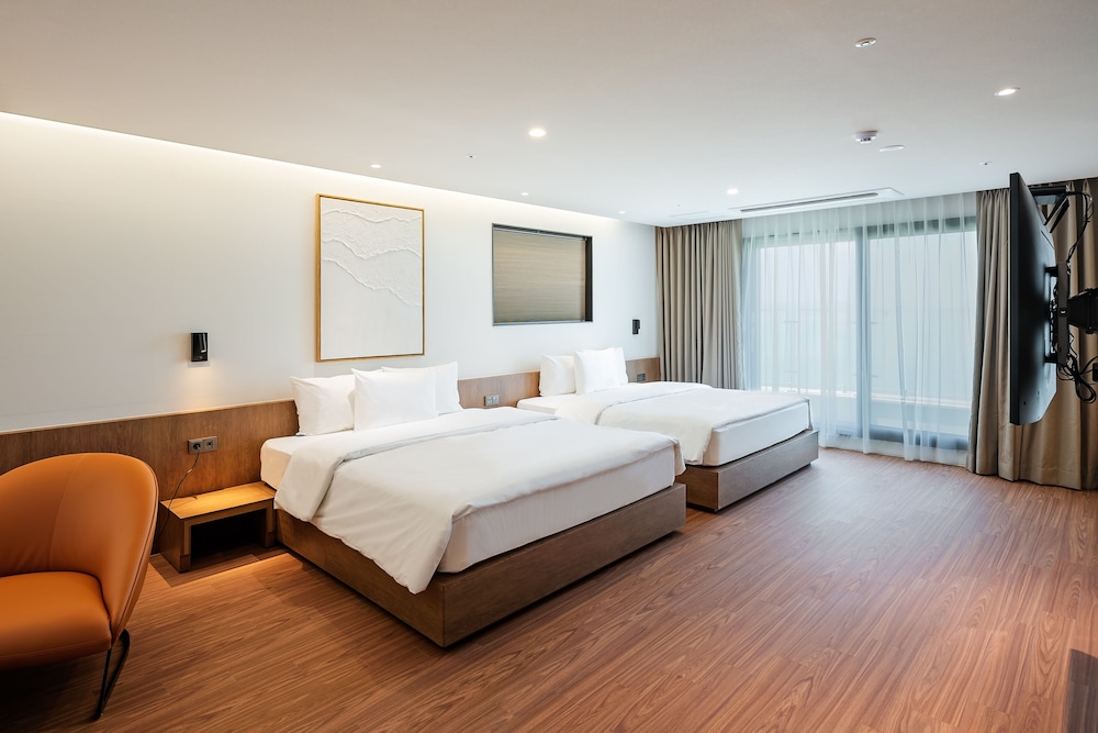 Ocean Suite King Twin - Photo 7