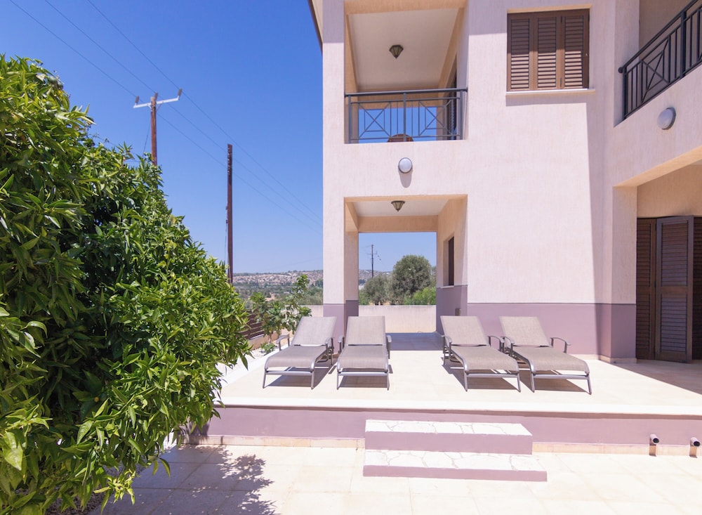 Luxury Villa photo 3