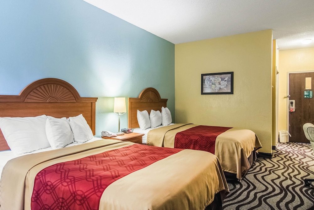 Standard Room, 2 Double Beds, Non Smoking (Pet Friendly) - Photo 3