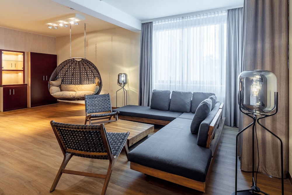 Suite - Photo 3