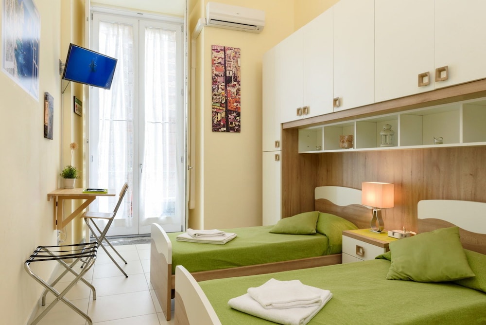 Twin Room with Private External Bathroom