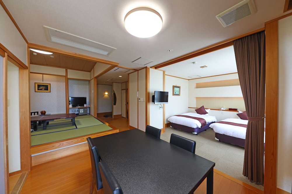 Japanese and Western Deluxe Room (2beds+5Futons, with Open Air Bath) photo 1