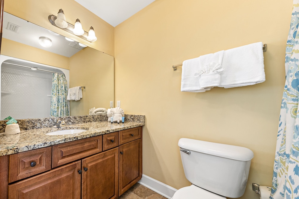 Signature Condo, 4 Bedrooms, Balcony, Ocean View photo 2