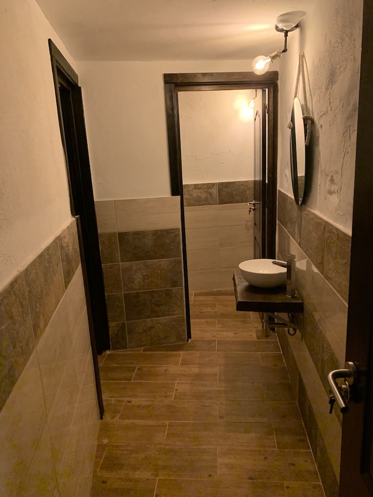 Exclusive Room - Photo 11
