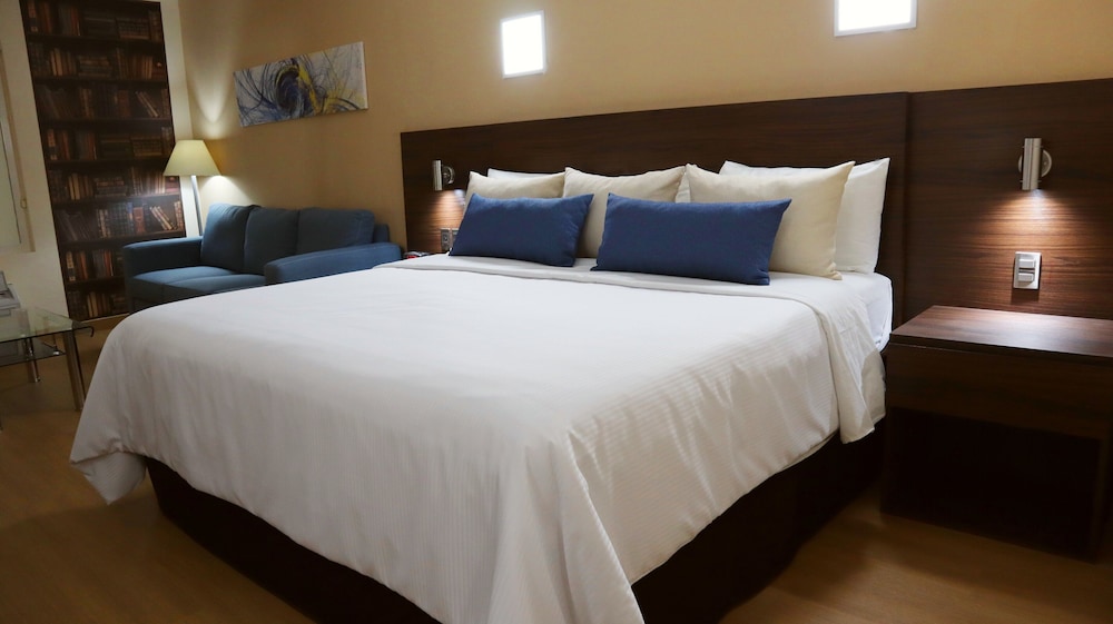Standard Triple Room, 2 Queen Beds photo 1