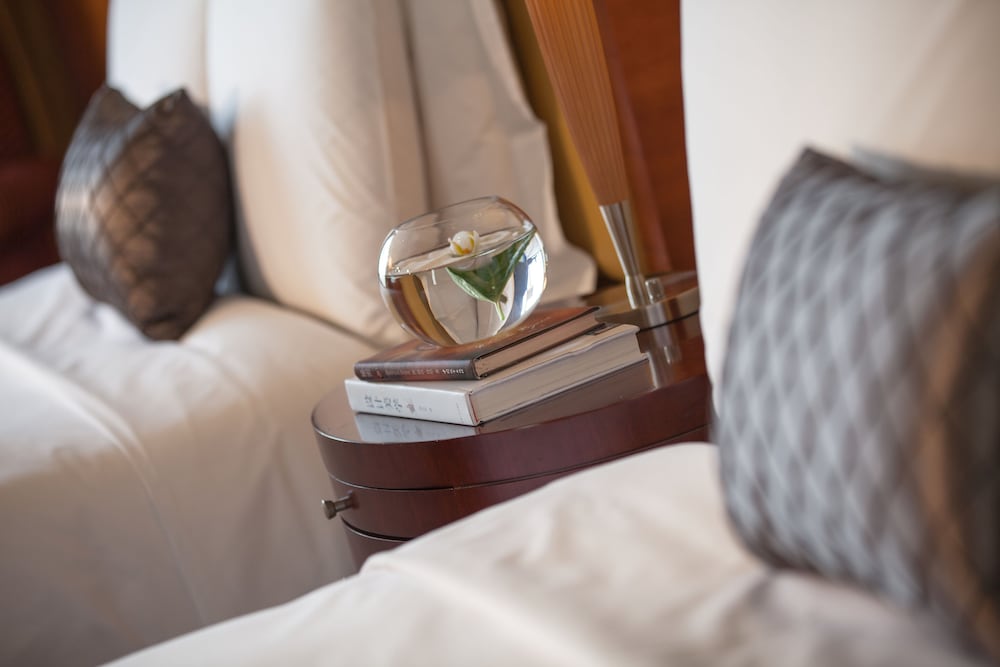 Business Room, 1 King Bed, City View - Photo 2