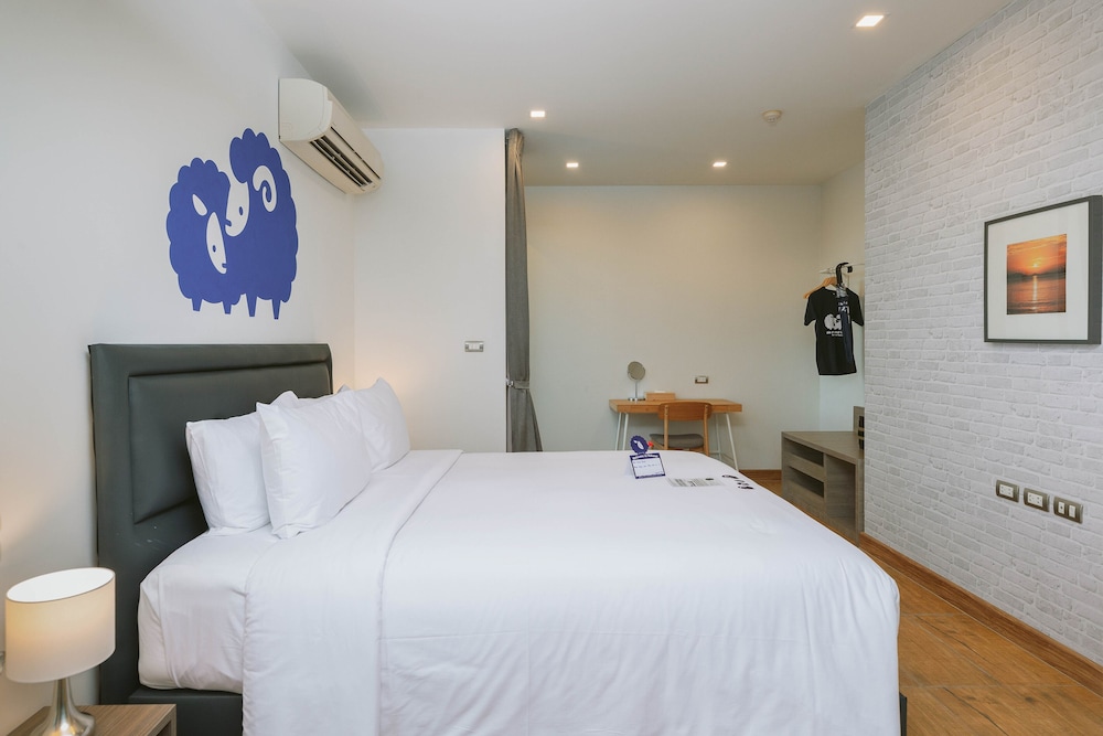 Deluxe King Room photo 3