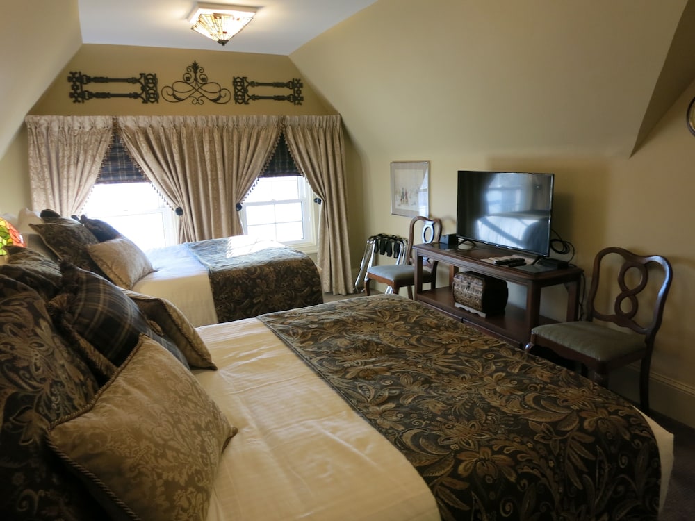 The Grover Suite - Two Double Beds (3rd Floor) photo 3