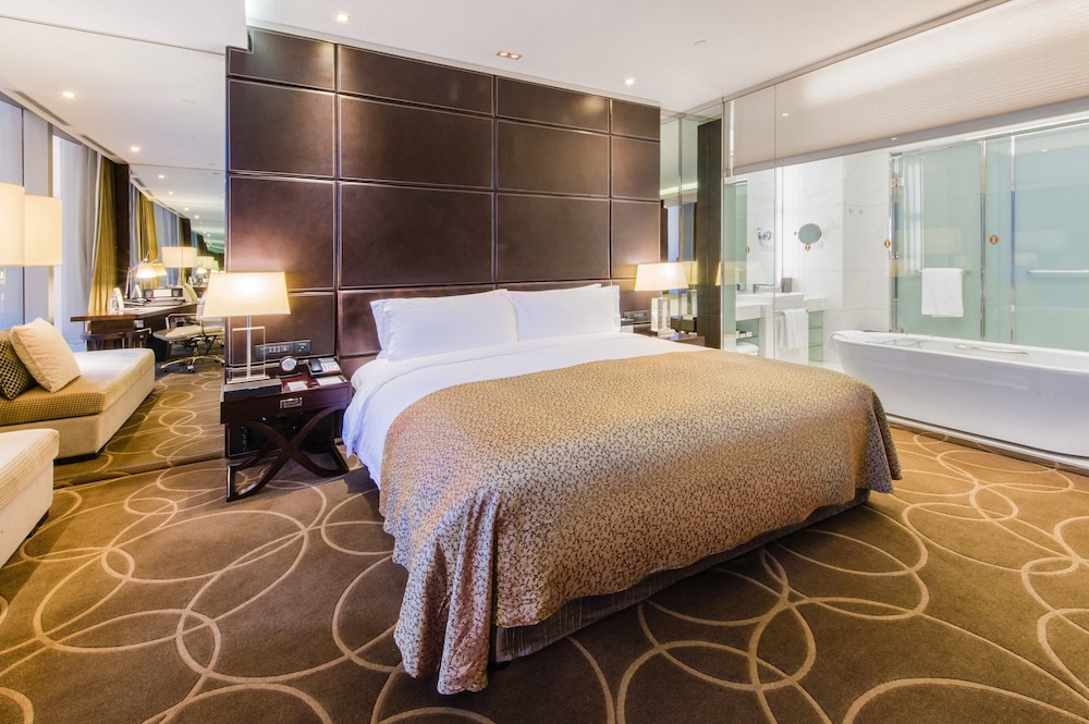 1 King Bed Classic City View - Photo 3