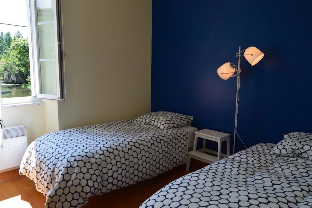 Twin Room (Aube)