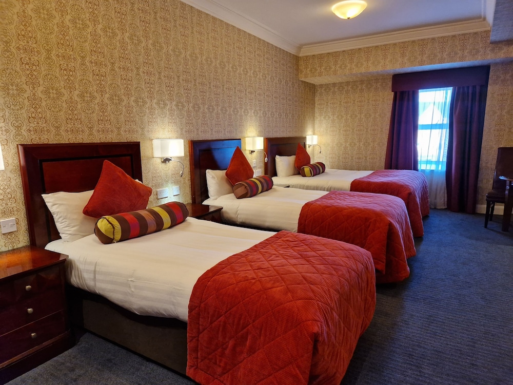 Classic Triple Room, Multiple Beds, Non Smoking, Ensuite - Photo 1