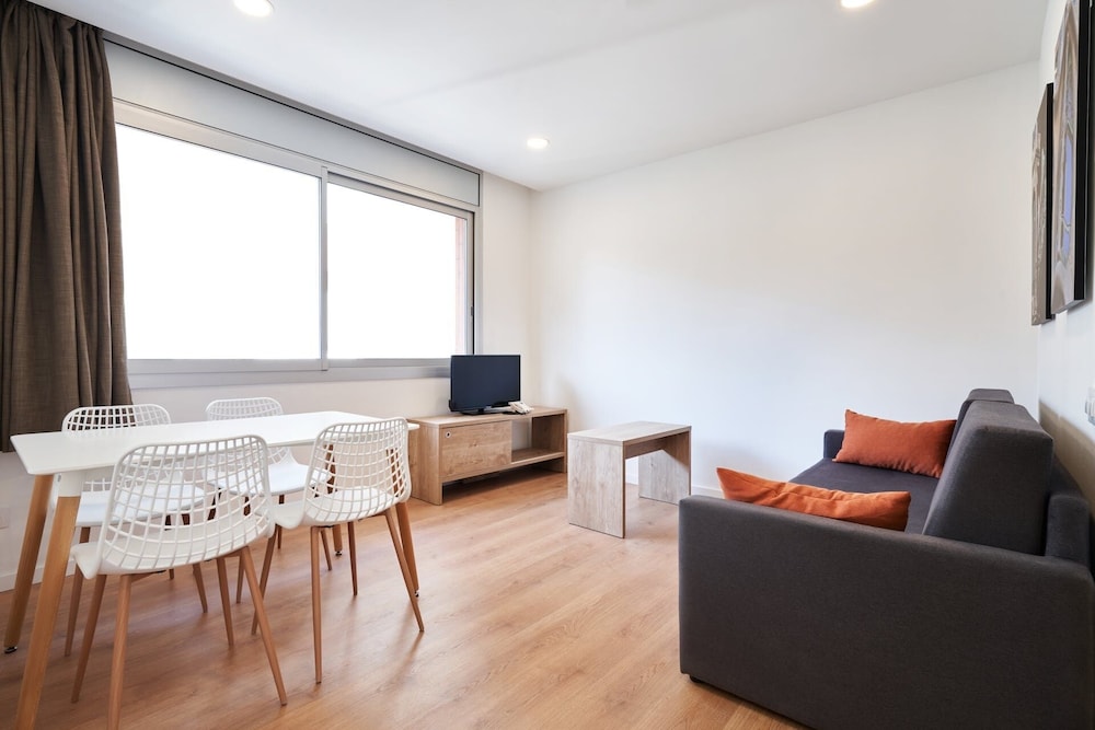 Deluxe Apartment, Multiple Beds, City View (ATICO 3-5 PAX DELUXE) photo 3
