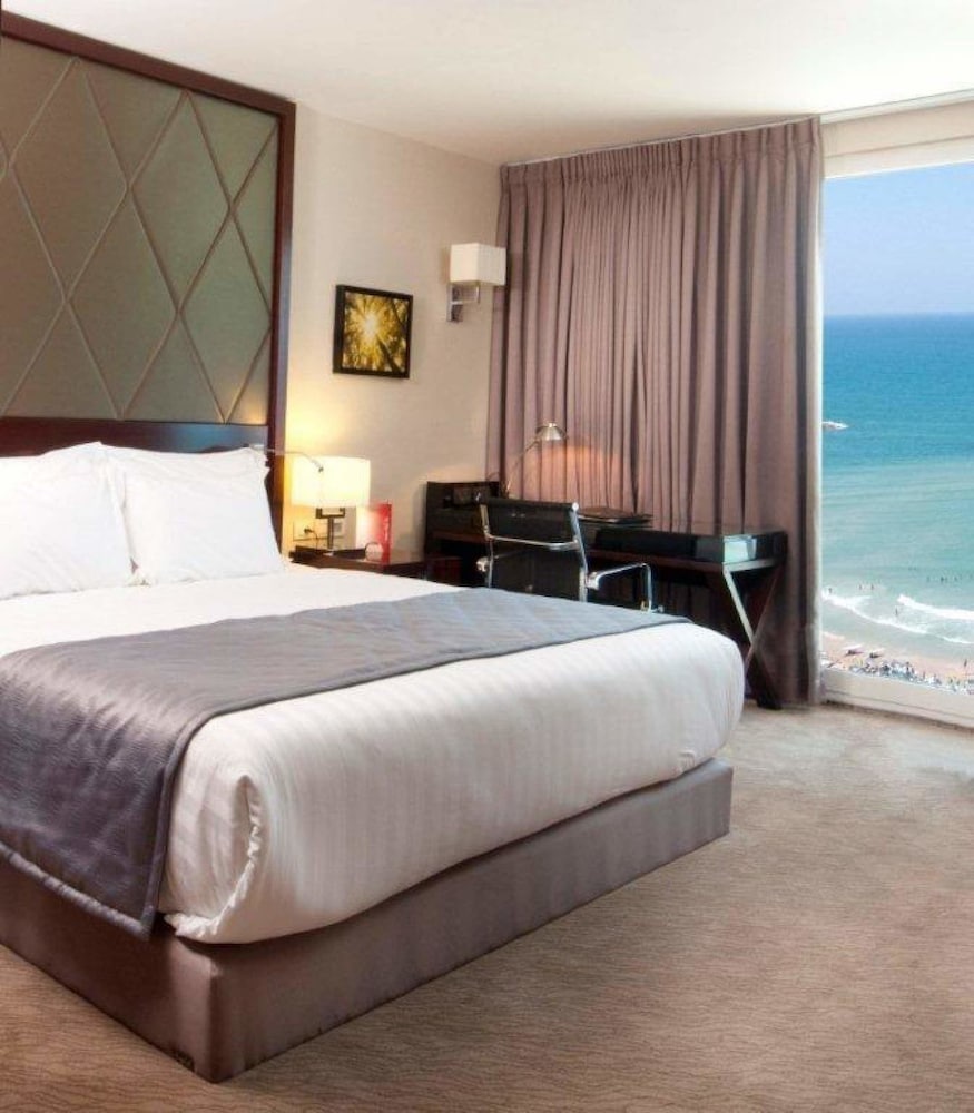 Junior Suite, 1 King Bed, Sea View - Photo 2