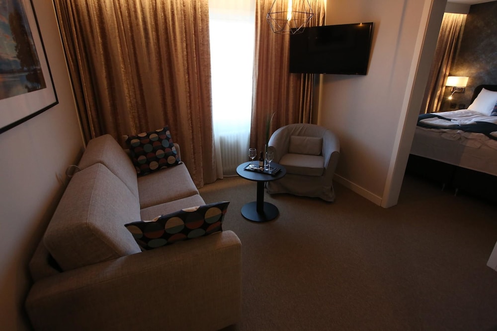 Family Room photo 1