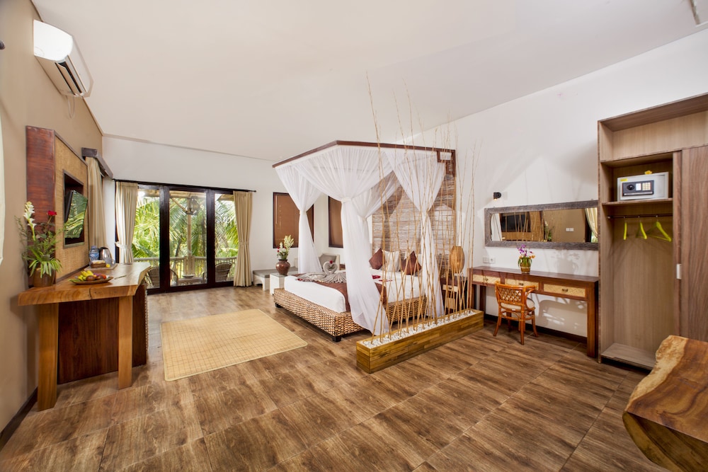 Grand Suite, 1 King Bed, Terrace, Garden View