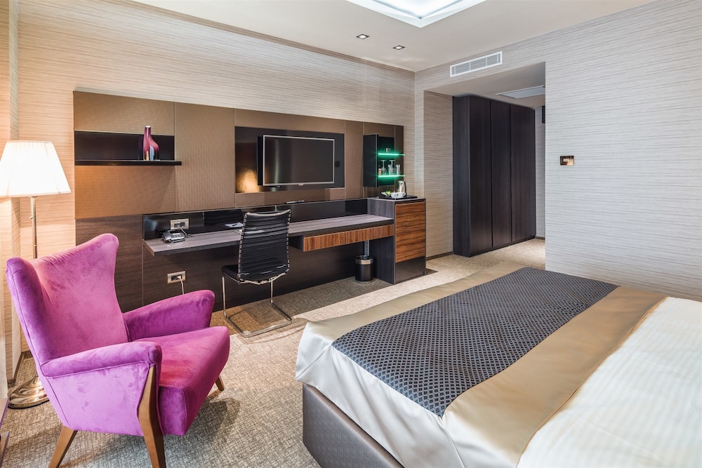 Executive Single Room, Balcony, Pool View, photo 6
