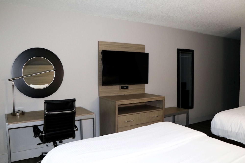 Room, 2 Queen Beds, Accessible, Non Smoking (Mobility Accessible) - Photo 1