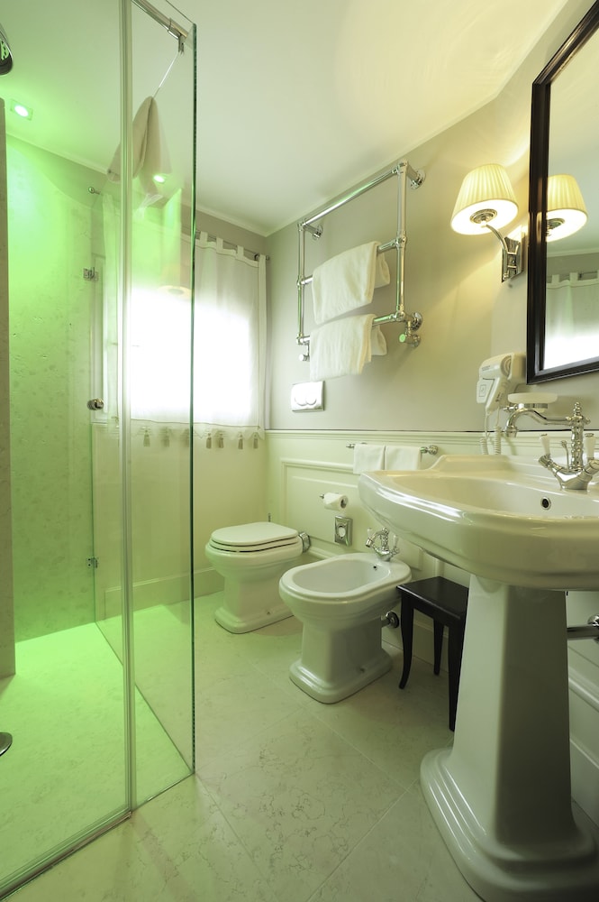 Small Double Room - Photo 5