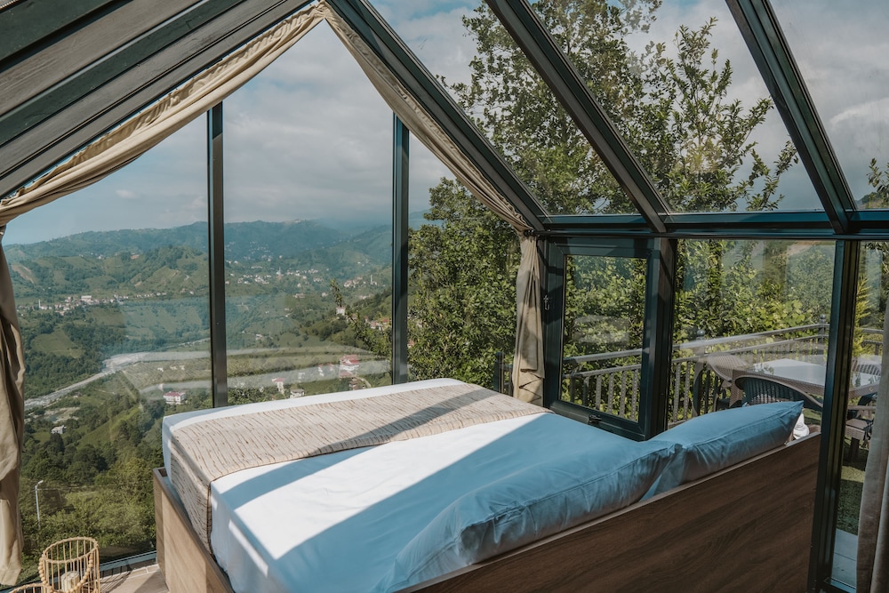 Honeymoon Bungalow, 1 Bedroom, River View, Slope side photo 3