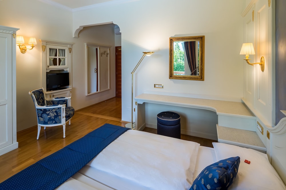 Deluxe Double Room, Balcony, Pool View photo 3