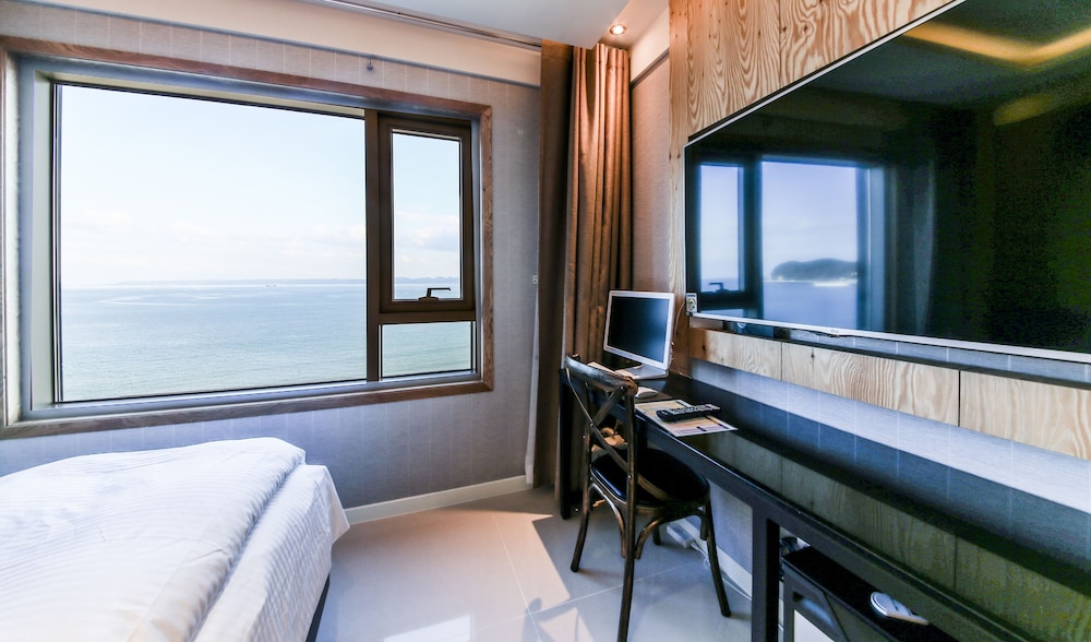 Standard Double Room, 1 Queen Bed, Ocean View - Photo 1