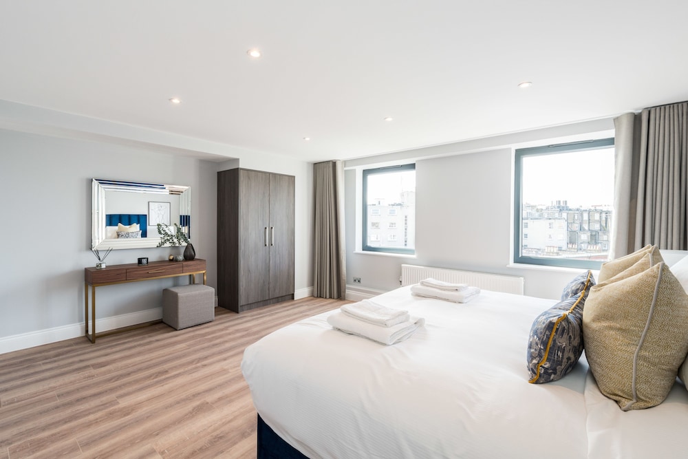 Luxury Apartment, 4 Bedrooms photo 2