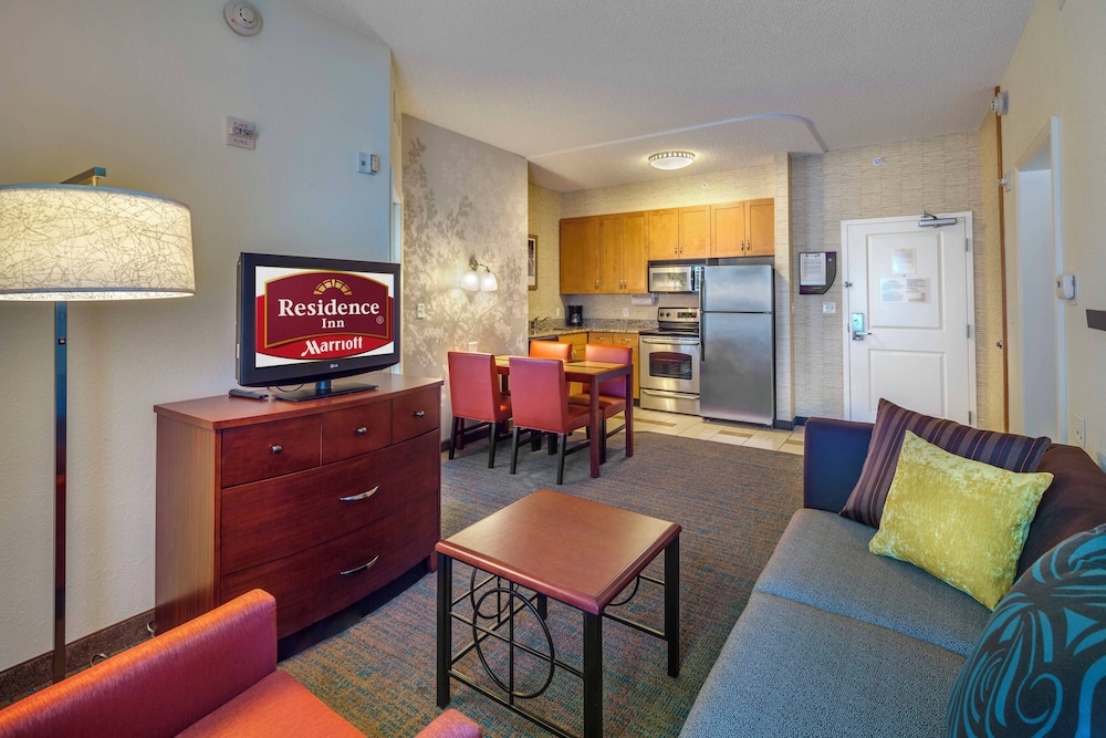 Suite, Large 1 Bedroom - Photo 4