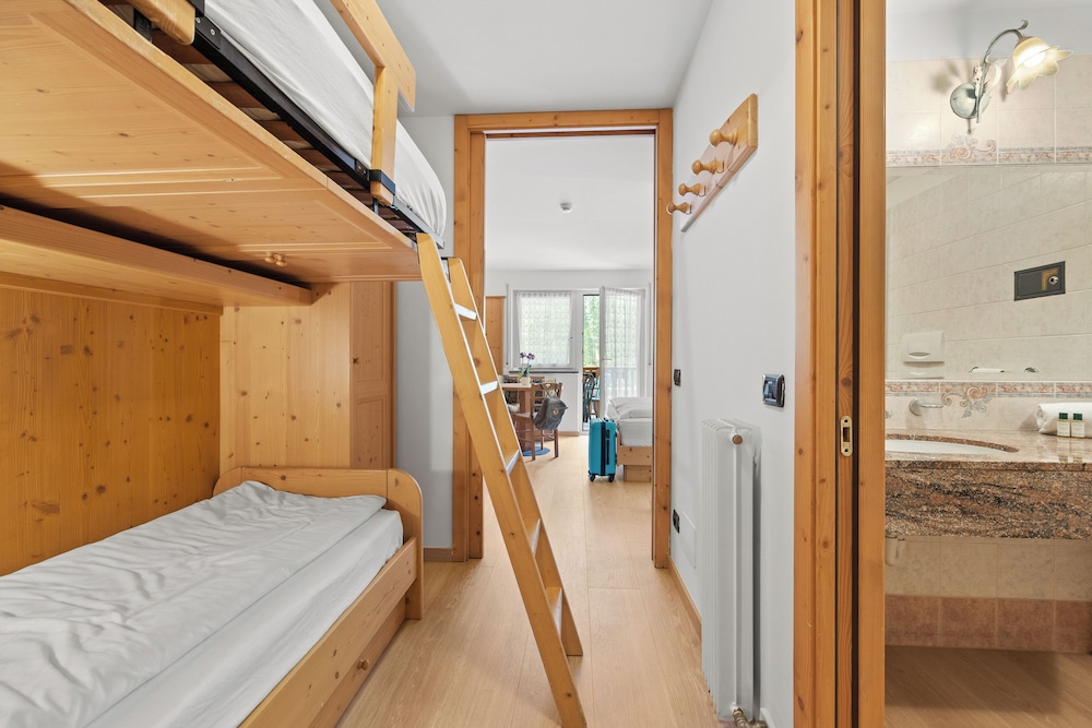 Panoramic Studio, Balcony, Mountain View (4 people)