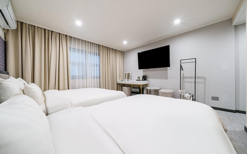 Room (Deluxe Twin - Starbucks Coffee PKG (N) - Photo 5