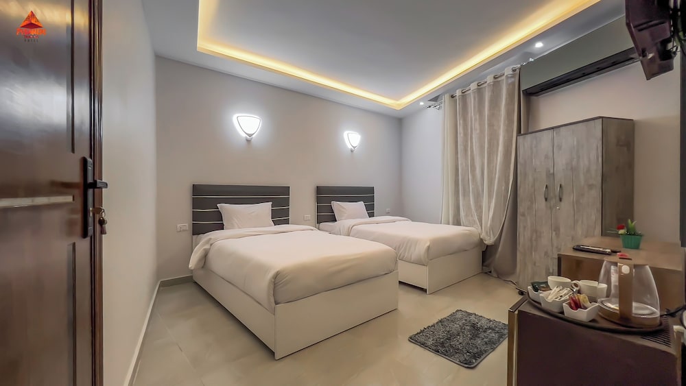 Deluxe Double Room, 1 Queen Bed photo 3