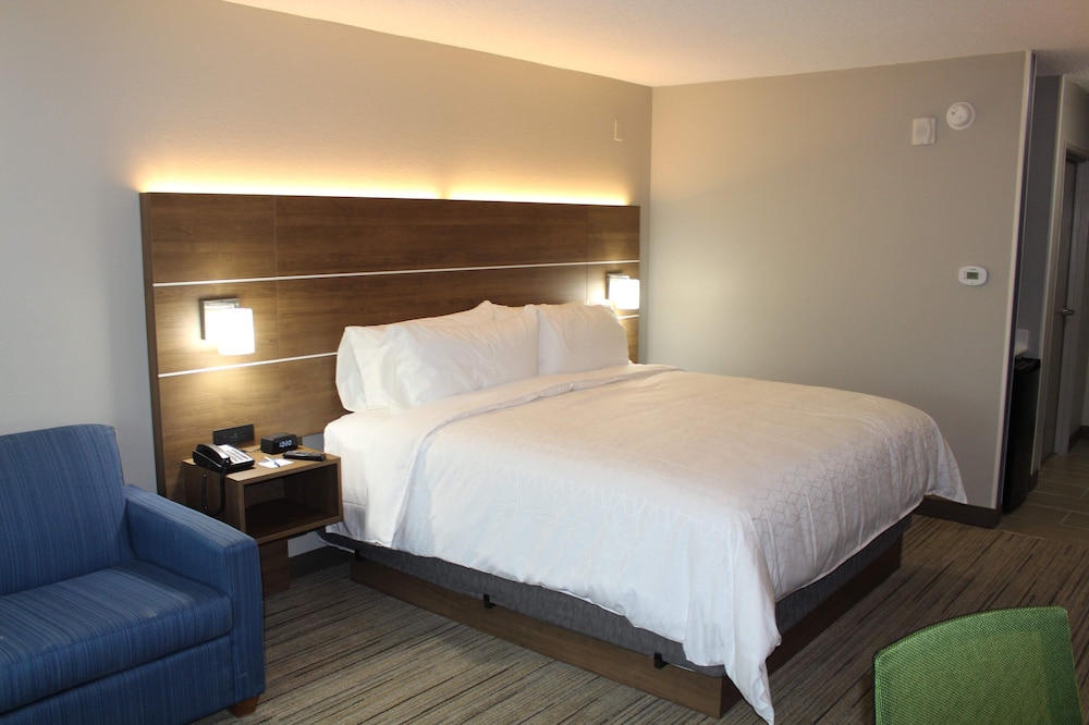 Standard Room, 1 King Bed with Sofa bed - Photo 1