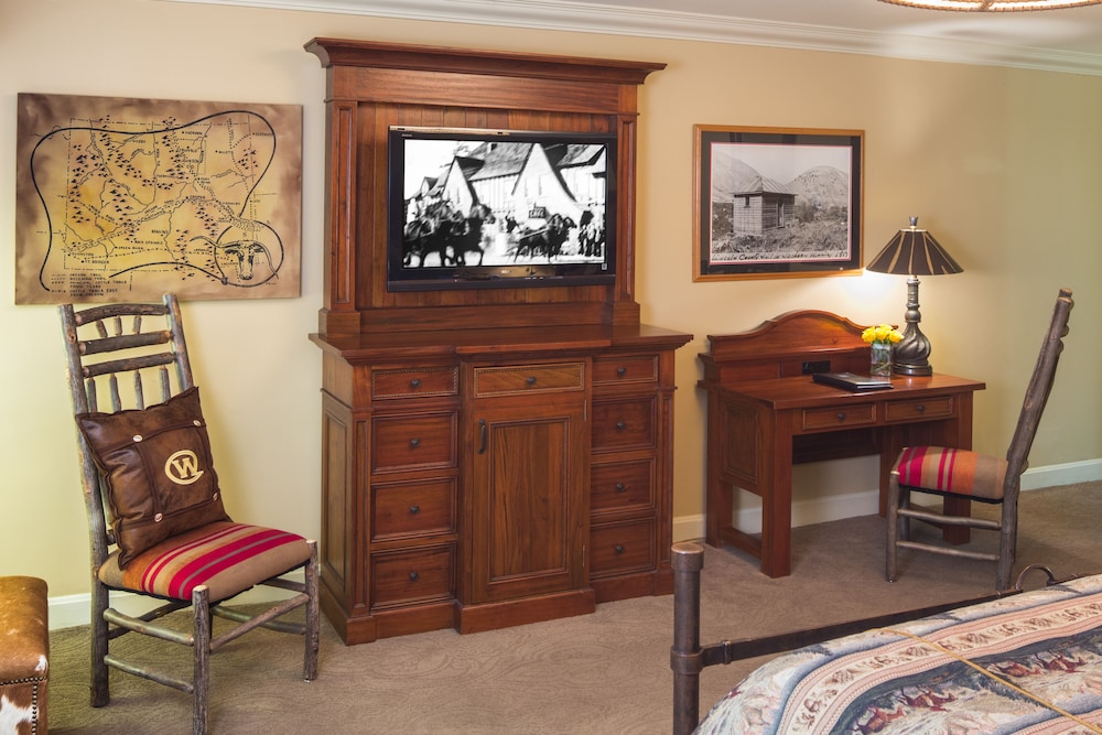 Deluxe Room - Photo 1