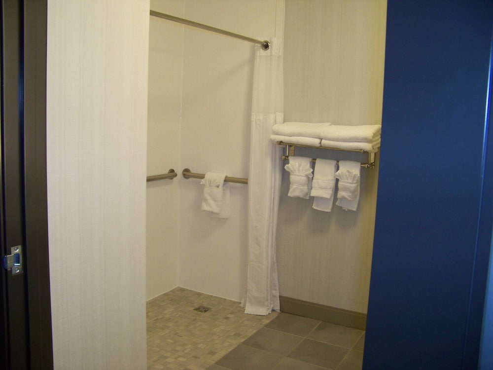 Room, Accessible - Photo 6