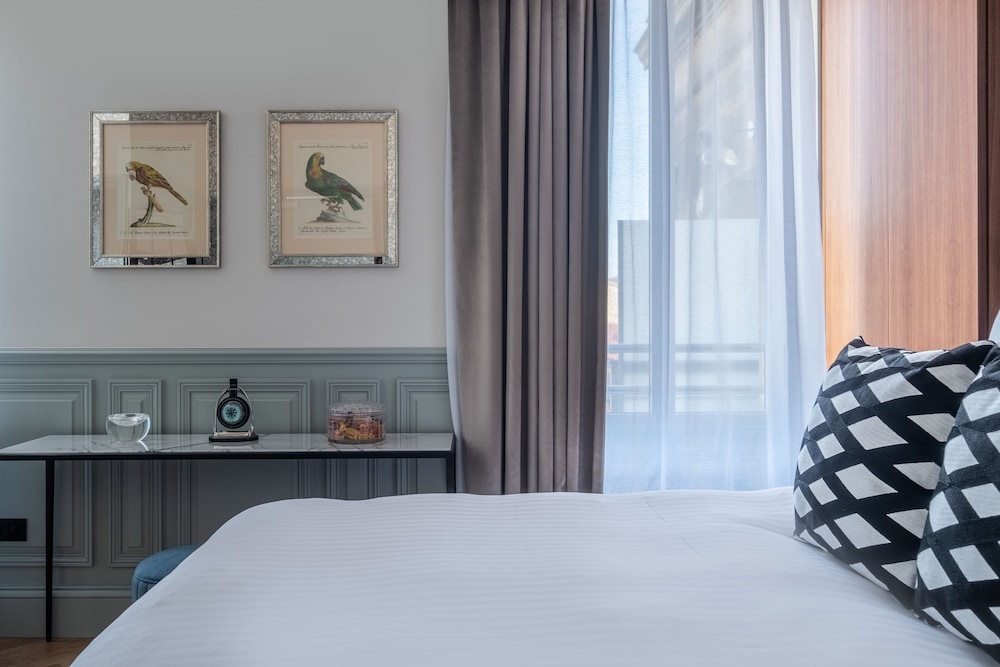 Executive Suite - Photo 3