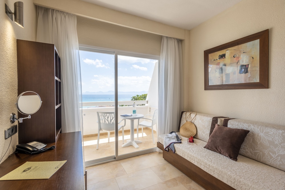 Double Room, Balcony, Sea View photo 2